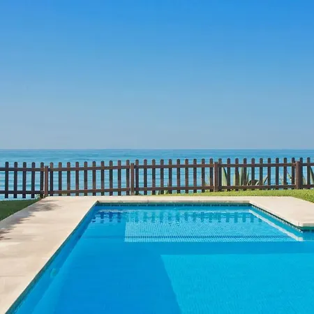 Dunas De - Beachfront 3 Bed ماربيا